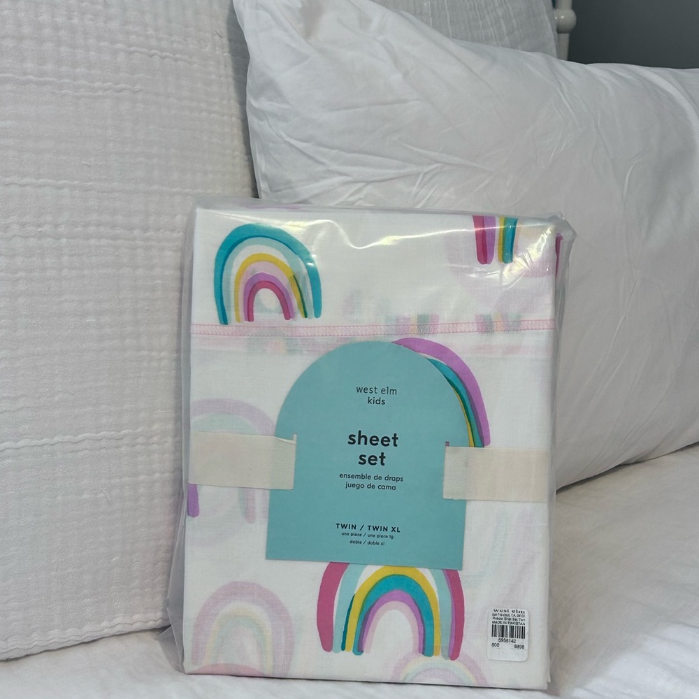 West Elm Kids Rainbow Sheet Set - White with Multicolor Arches